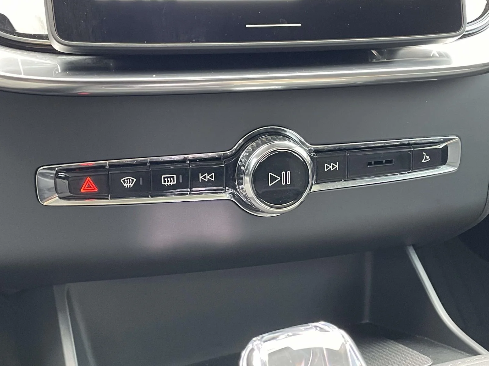 Used 2025 Mulberry Red Metallic Volvo Plus image 19