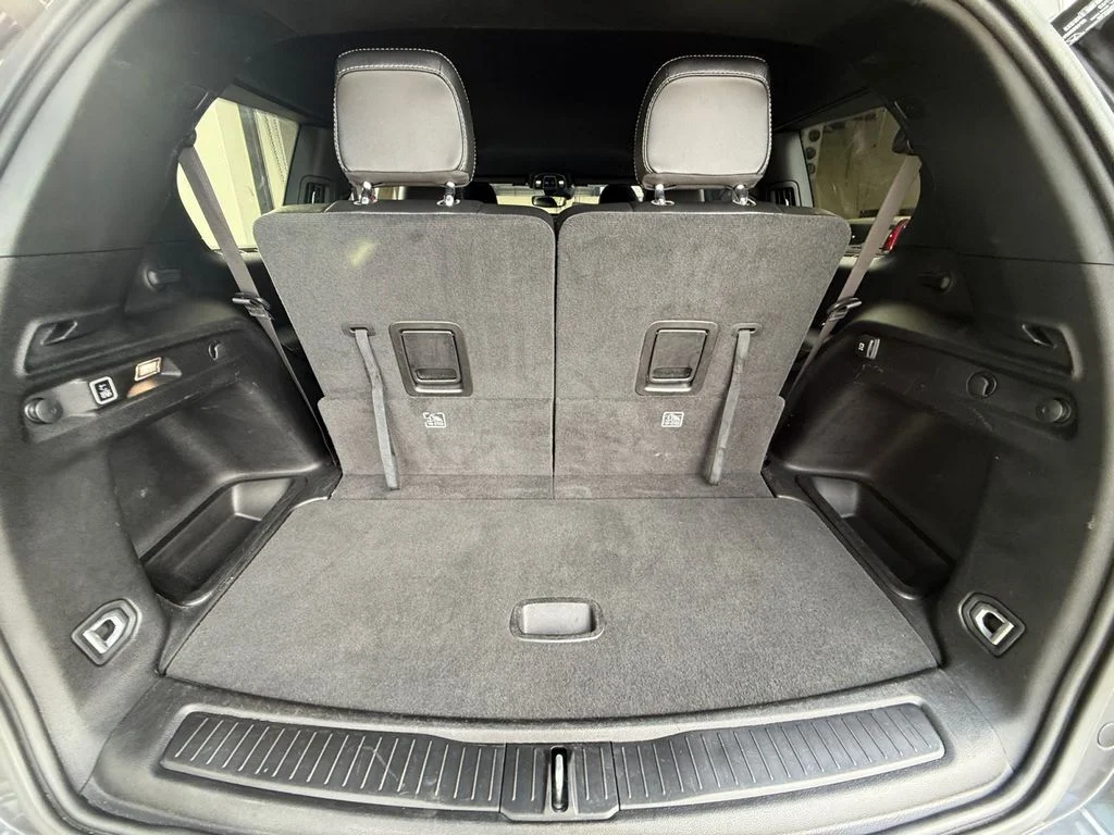 Used 2024 Gray Jeep Altitude image 19