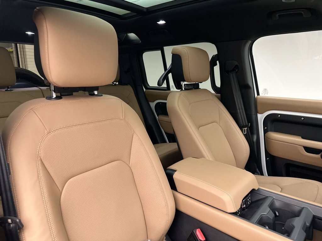 New 2026 Fuji White Land Rover X-Dynamic SE image 6
