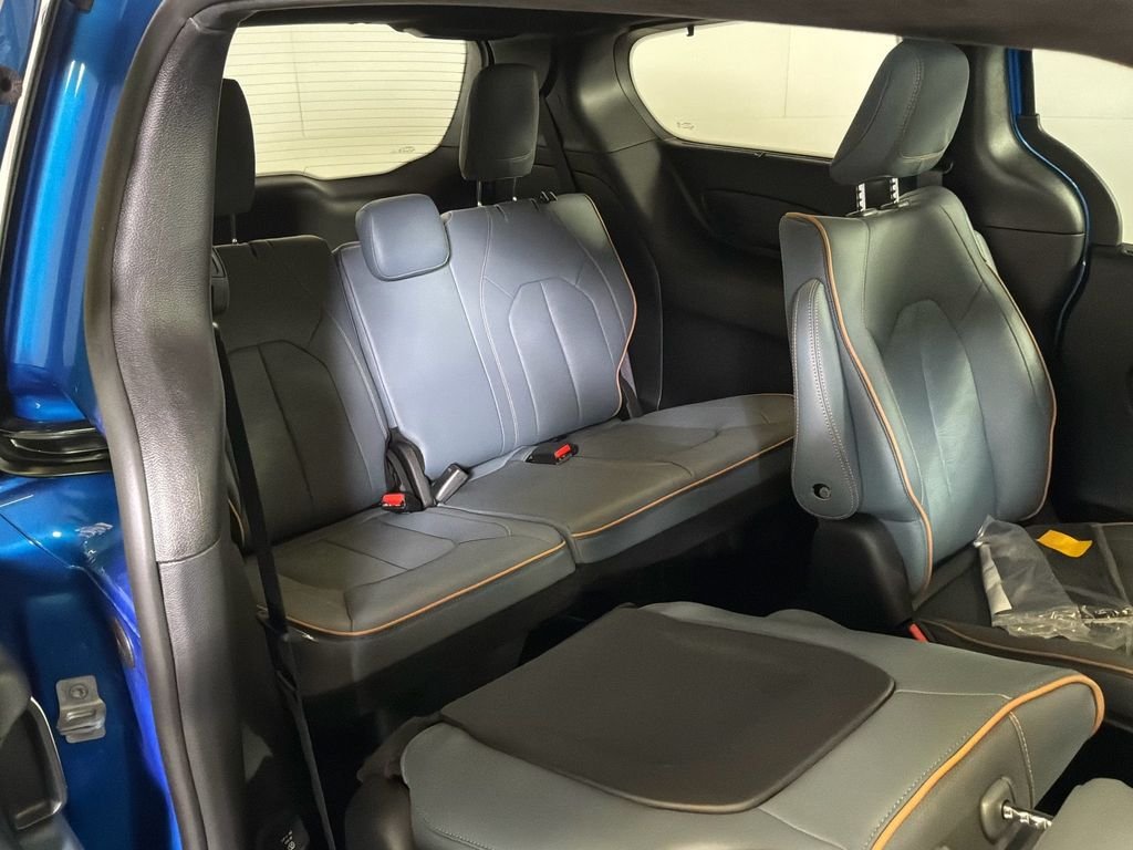 New 2027 Hydro Blue Pearl-Coat Exterior Paint Chrysler Pinnacle image 20