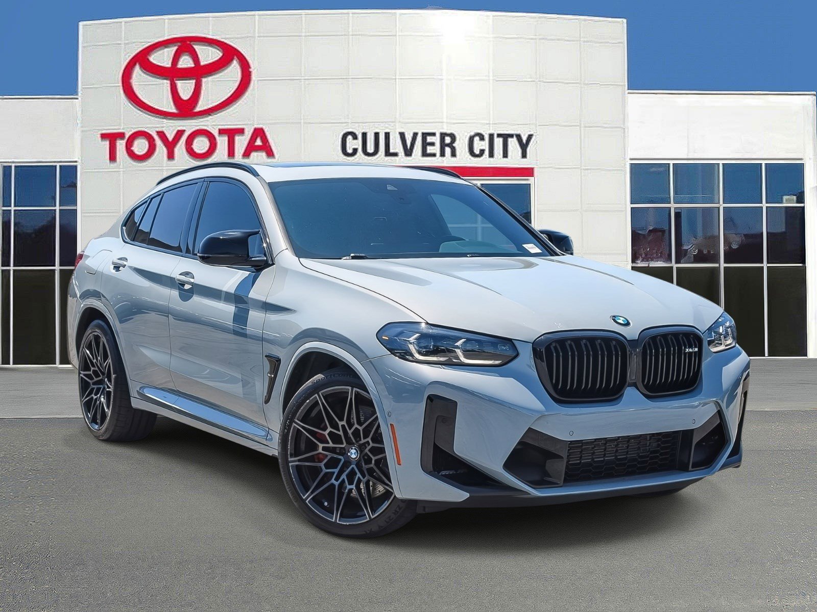 2023 BMW X4 M -'s photo