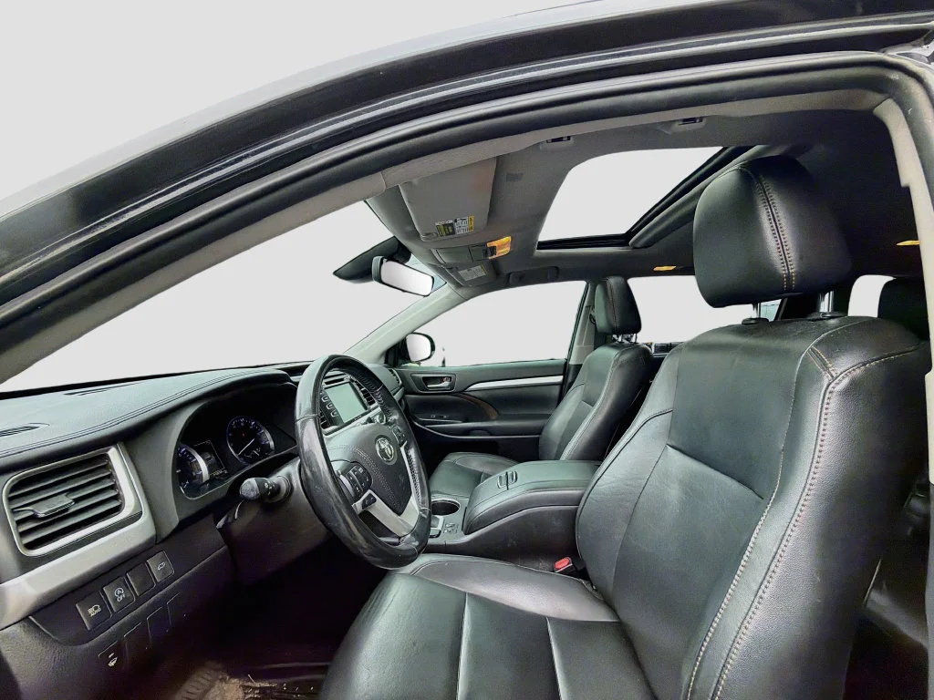 Used 2019 Black Toyota XLE image 22