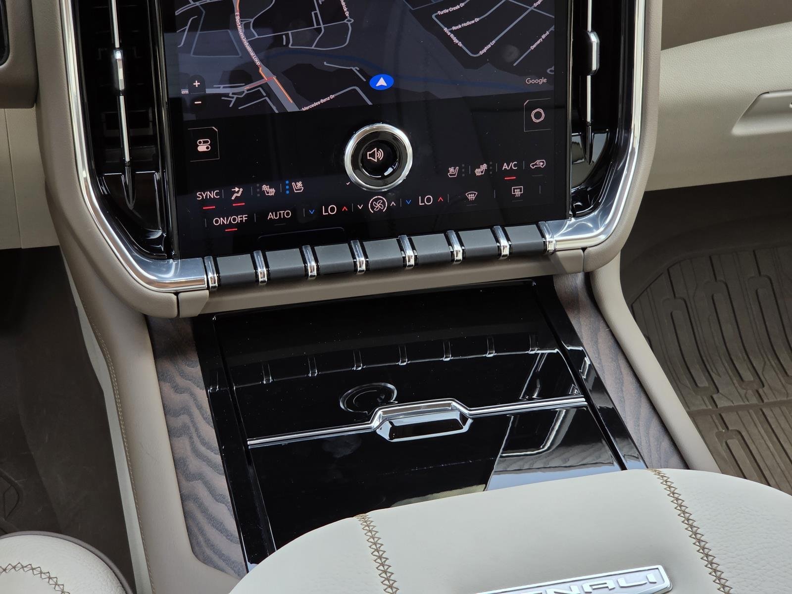 Used 2025 White Frost Tricoat GMC Denali image 17