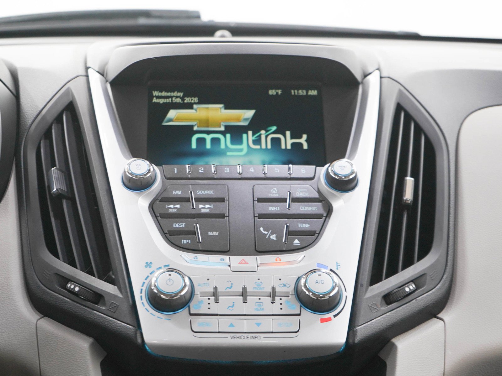 Used 2015 Silver Ice Metallic Chevrolet Ltz image 18