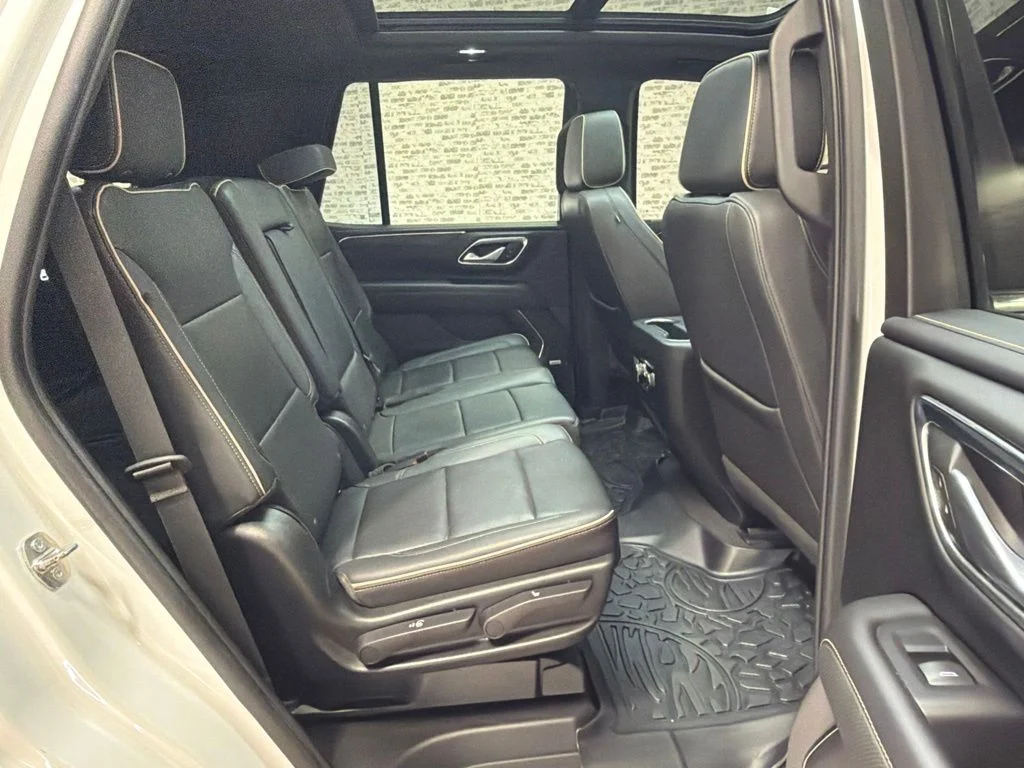 Used 2023 White Frost Tricoat GMC SLT image 12