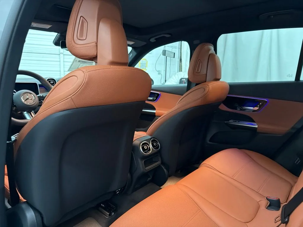 New 2027 White Mercedes-Benz GLC 300 image 20