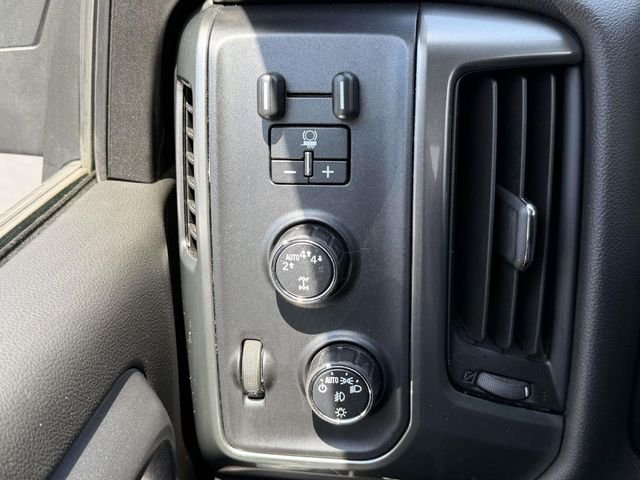 Used 2019 Gray Chevrolet LT image 28
