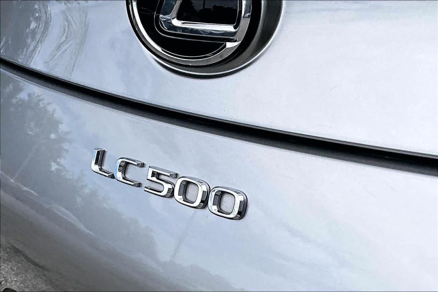Used 2019 Atomic Silver Lexus  image 10