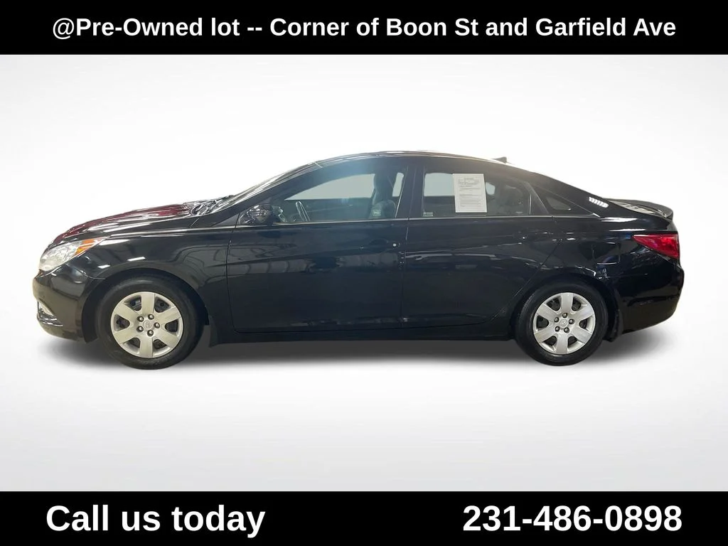 Used 2013 Black Hyundai GLS image 2
