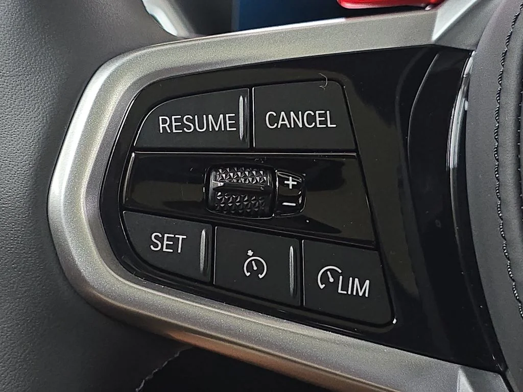 Used 2025 Brooklyn Grey Metallic BMW  image 19