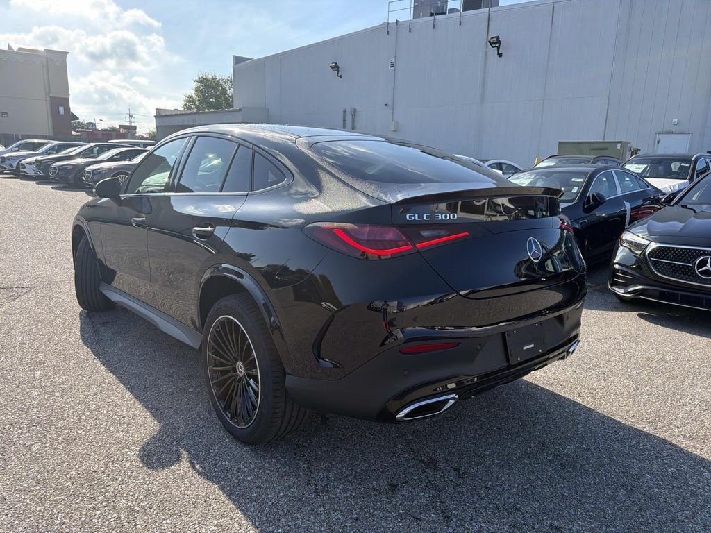 New 2027 Black Mercedes-Benz GLC 300 image 3