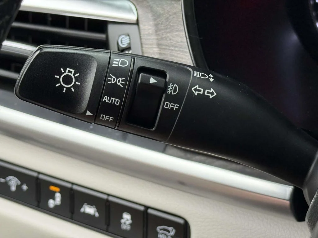 Used 2021 White Kia SX image 23