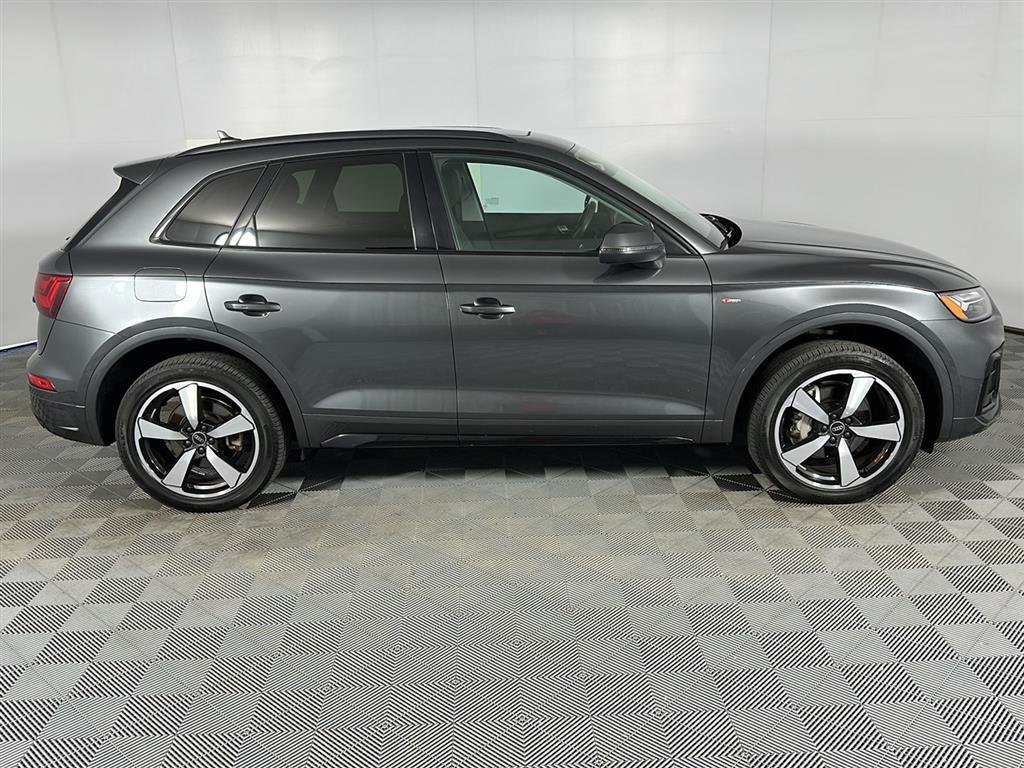 Used 2023 Daytona Gray Pearl Effect Audi S line Premium Plus image 4