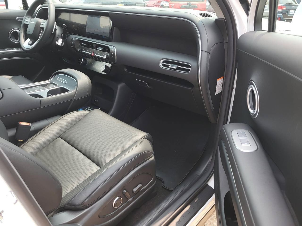 New 2027 Creamy White Pearl Hyundai Limited 7P image 8