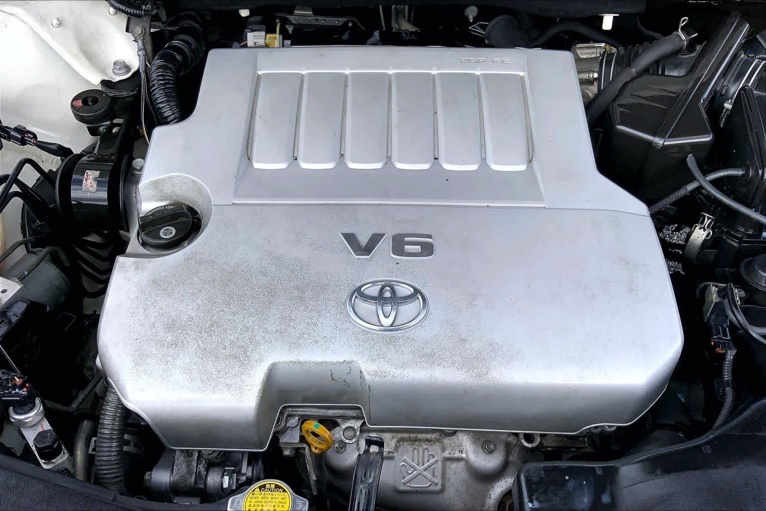 Used 2010 Blizzard Pearl Toyota  image 30
