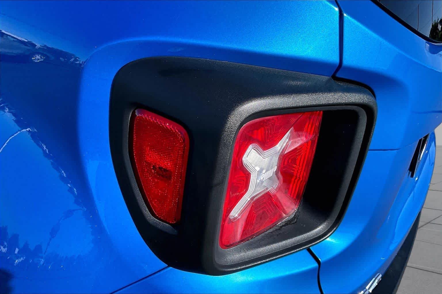Used 2020 Brilliant Blue Metallic Clear Coat Jeep Jeepster image 28