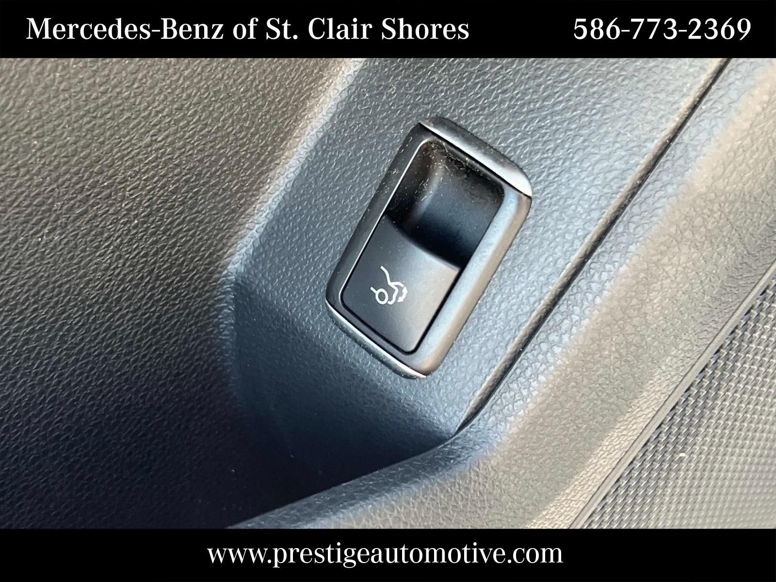 Used 2015 Gray Mercedes-Benz GLK 350 image 19
