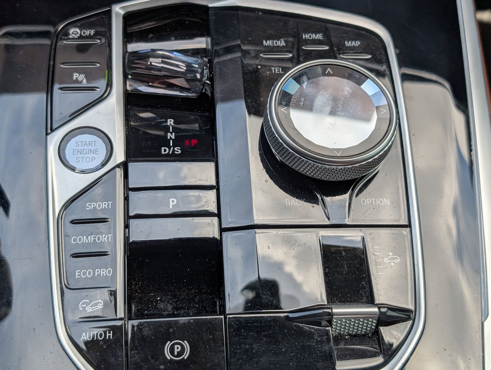 Used 2025 Alpine White BMW M60i image 23