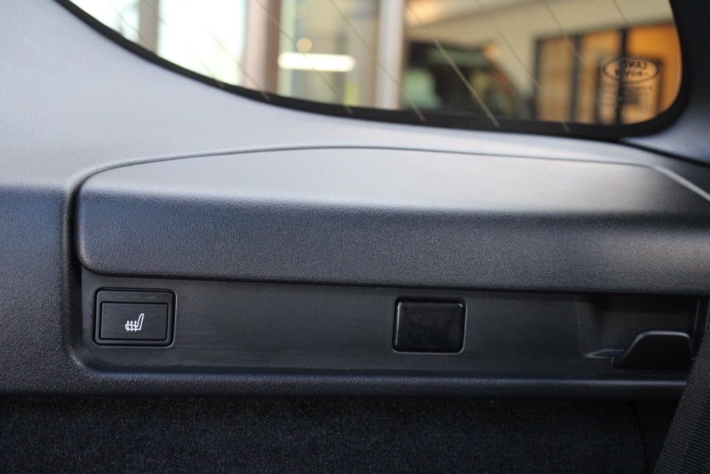 Used 2025  Land Rover Dynamic SE image 43