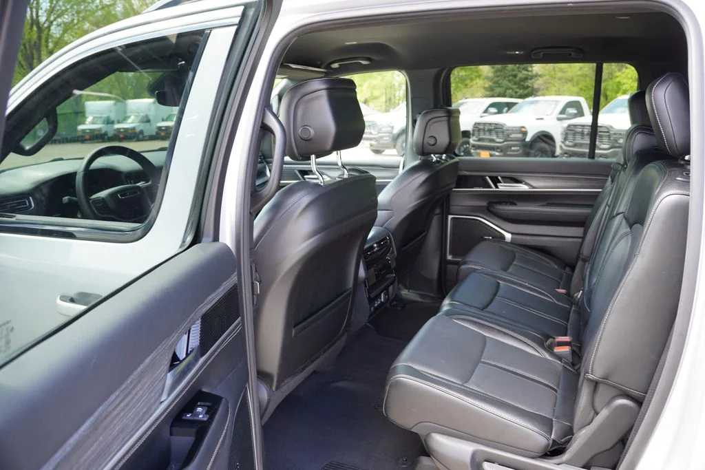 Used 2024 Silver Zynith Jeep Series II image 17