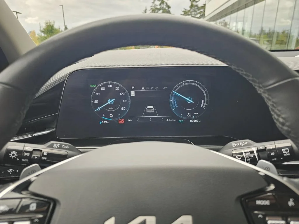Used 2023  Kia Wave image 26