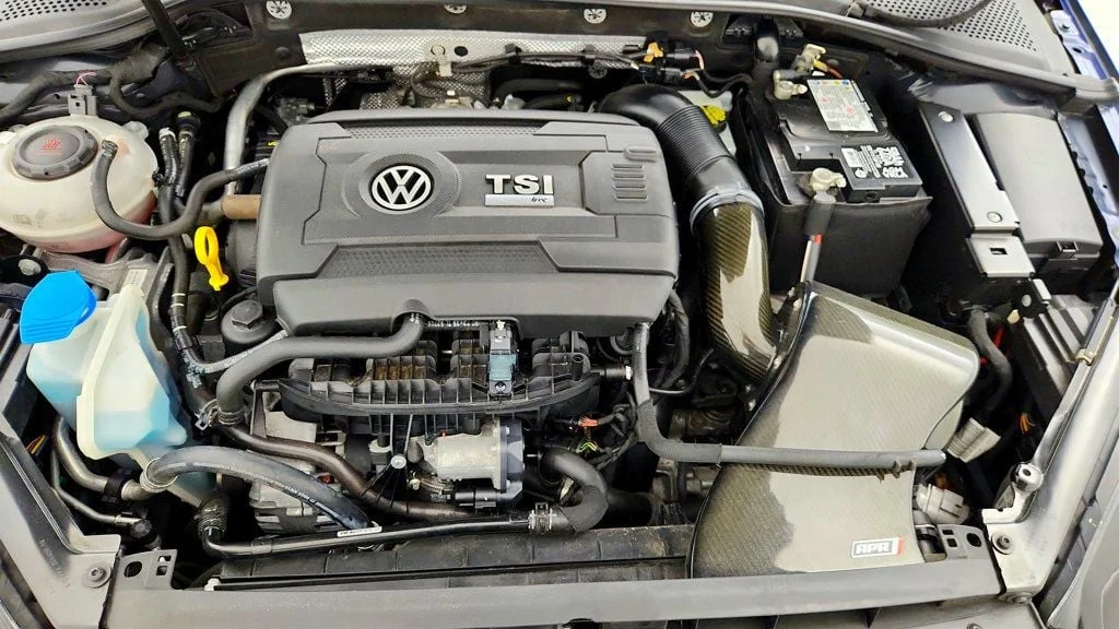 Used 2019 Lapiz Blue Metallic Volkswagen 2.0T Manual w/DCC/Nav image 25