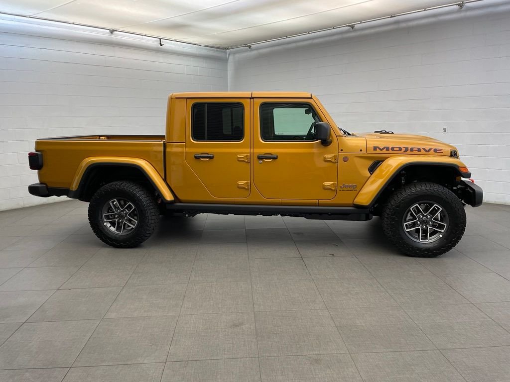 New 2026 Goldilocks Exterior Paint Jeep Mojave image 2