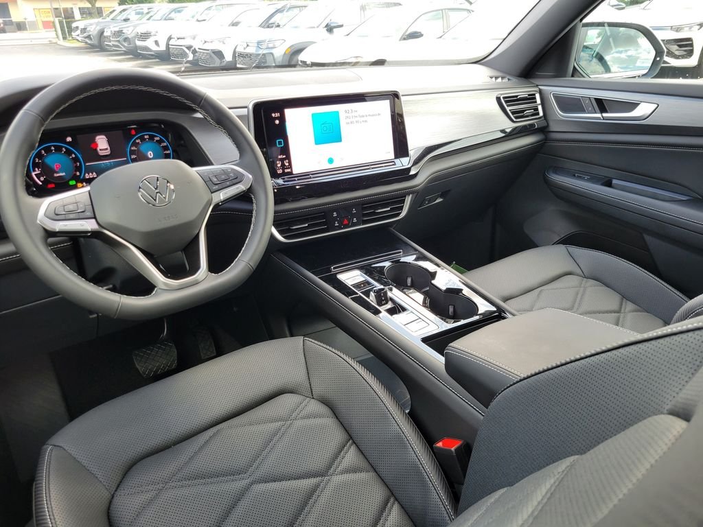 New 2026 White/off-white Volkswagen SE w/Technology image 9