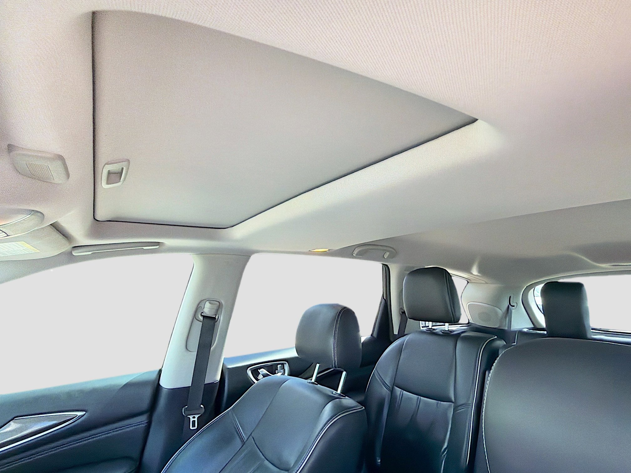 Used 2017 Majestic White INFINITI Base image 26