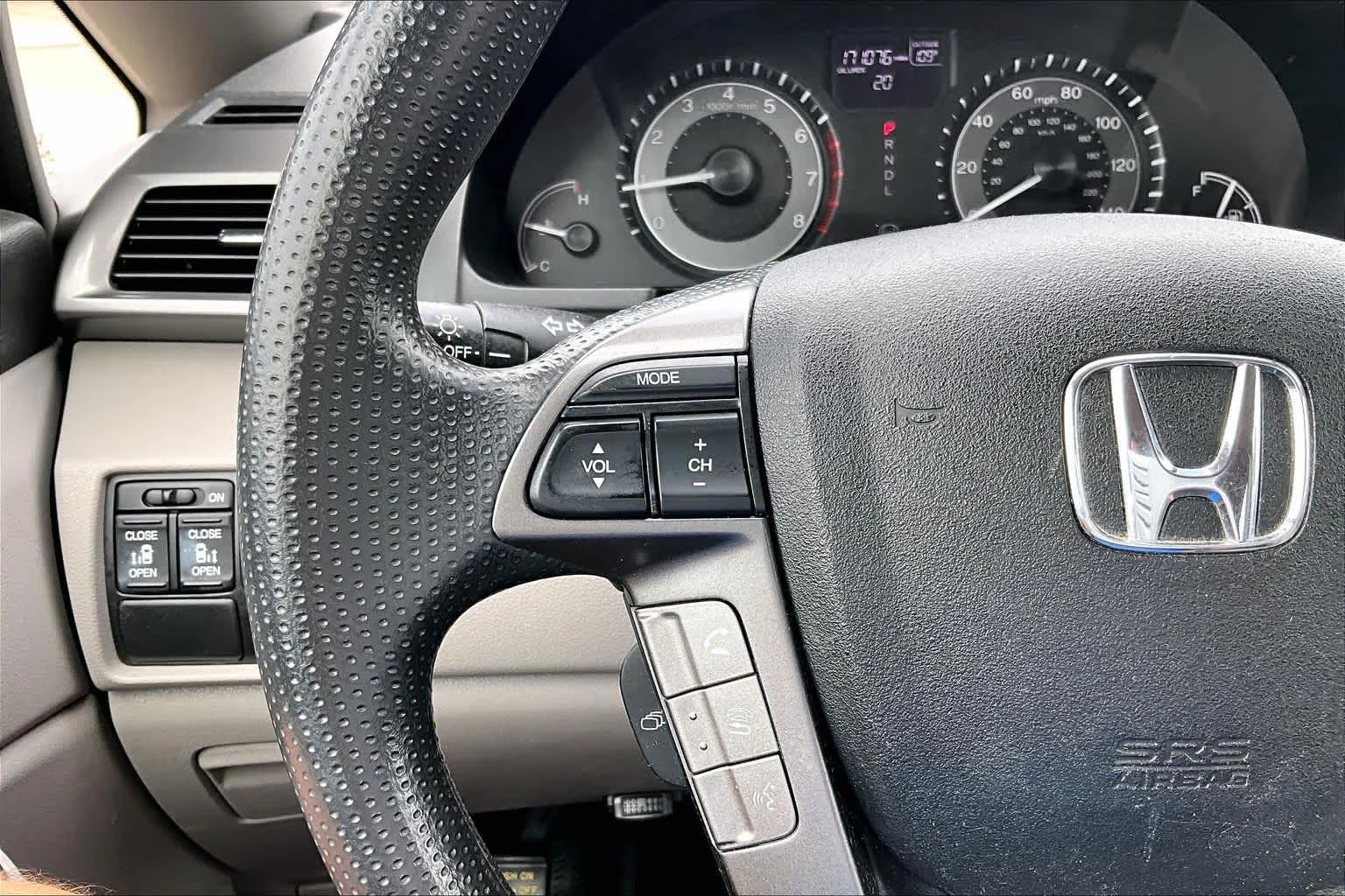 Used 2014 Alabaster Silver Metallic Honda EX image 23