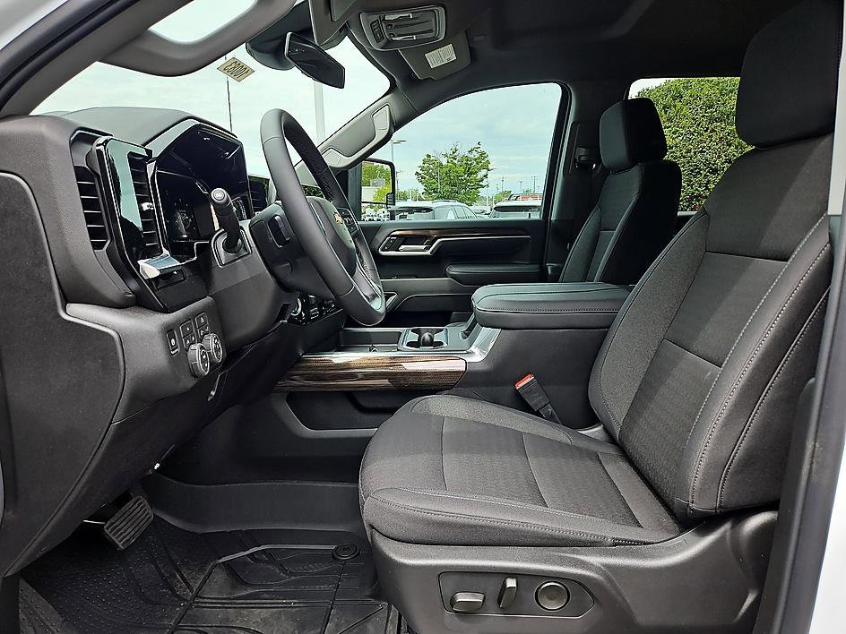 New 2026 Summit White Chevrolet LT image 10