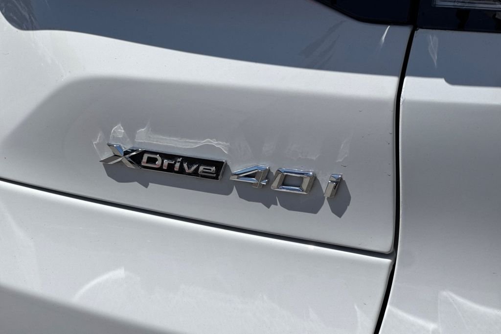 Used 2024 White BMW xDrive40i image 33