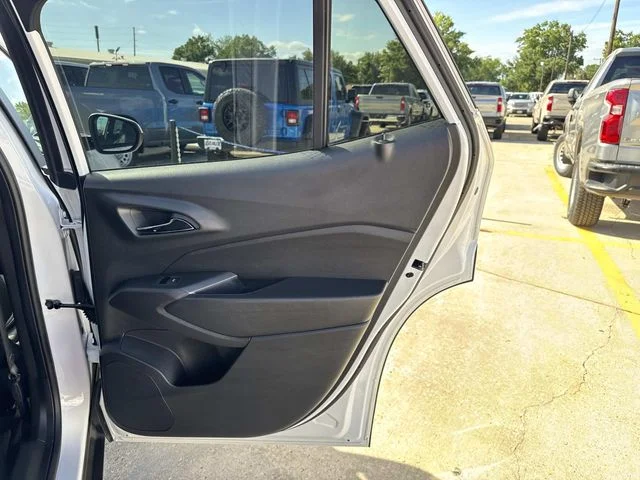 Used 2025 White Chevrolet LT image 26