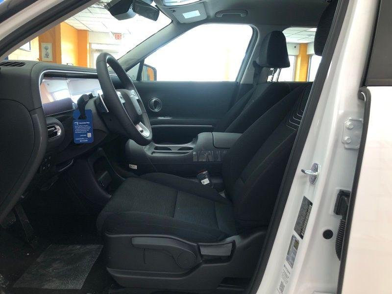 New 2026 White Hyundai SE AWD image 18
