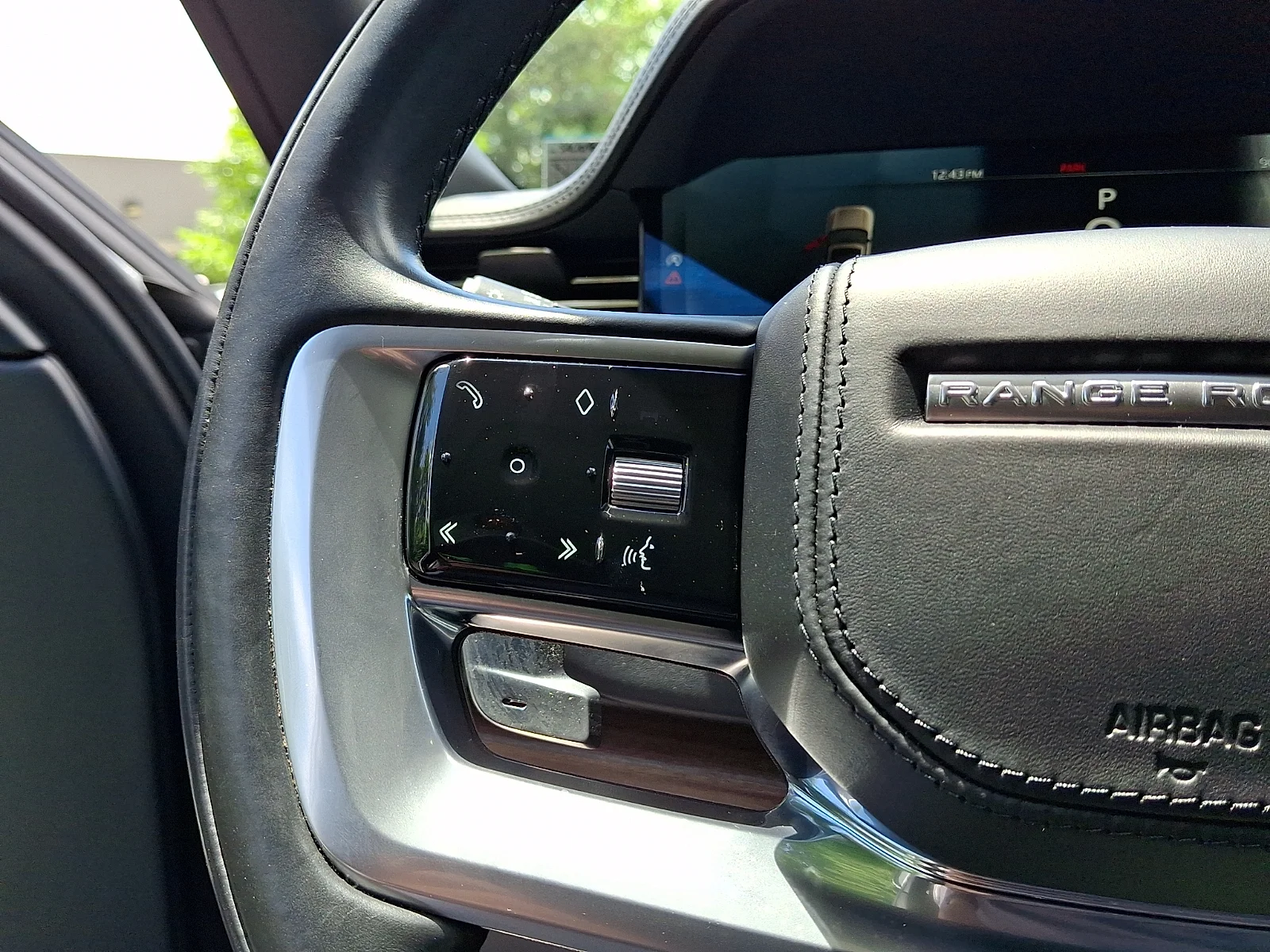 Certified Used 2023 Fuji White - 1AA Land Rover Autobiography image 21