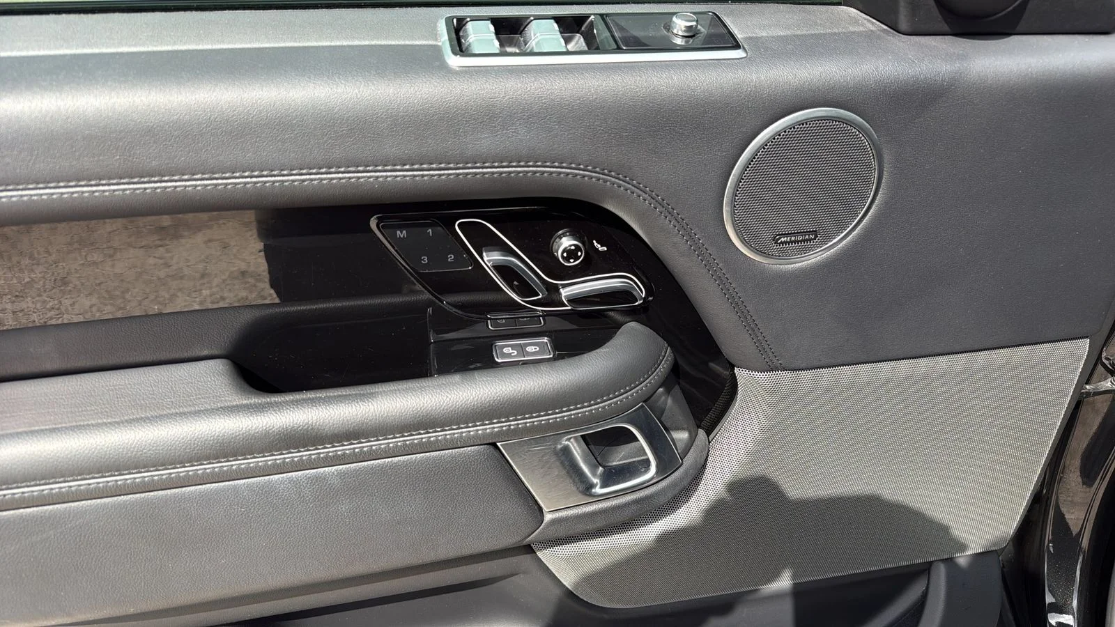 Used 2019  Land Rover 3.0L V6 Supercharged image 8