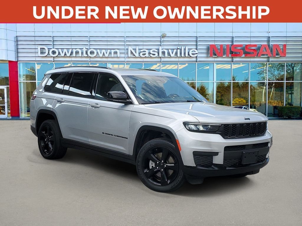 Used 2023 Silver Jeep Altitude image 1