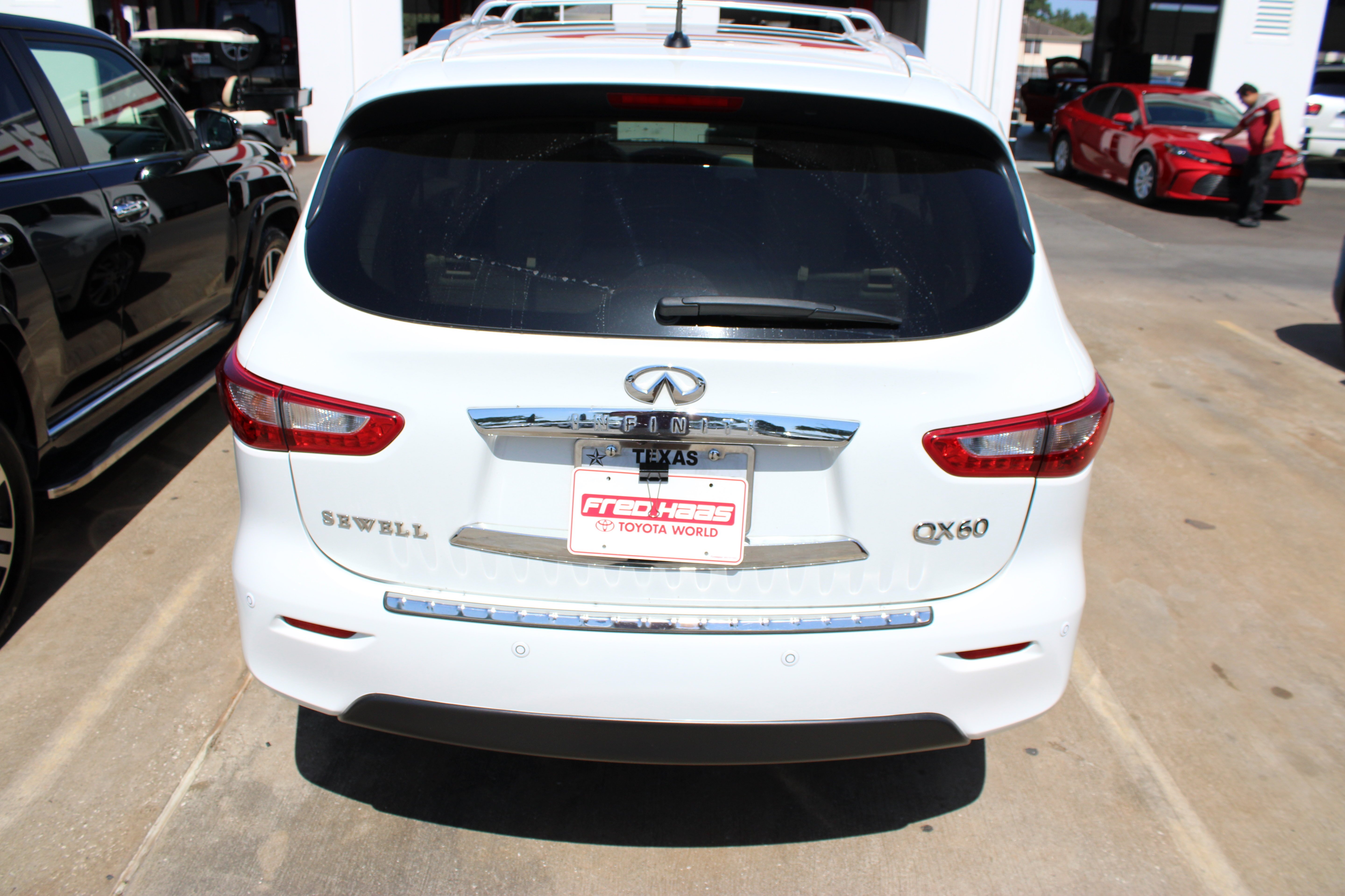 Used 2014 Moonlight White INFINITI  image 9