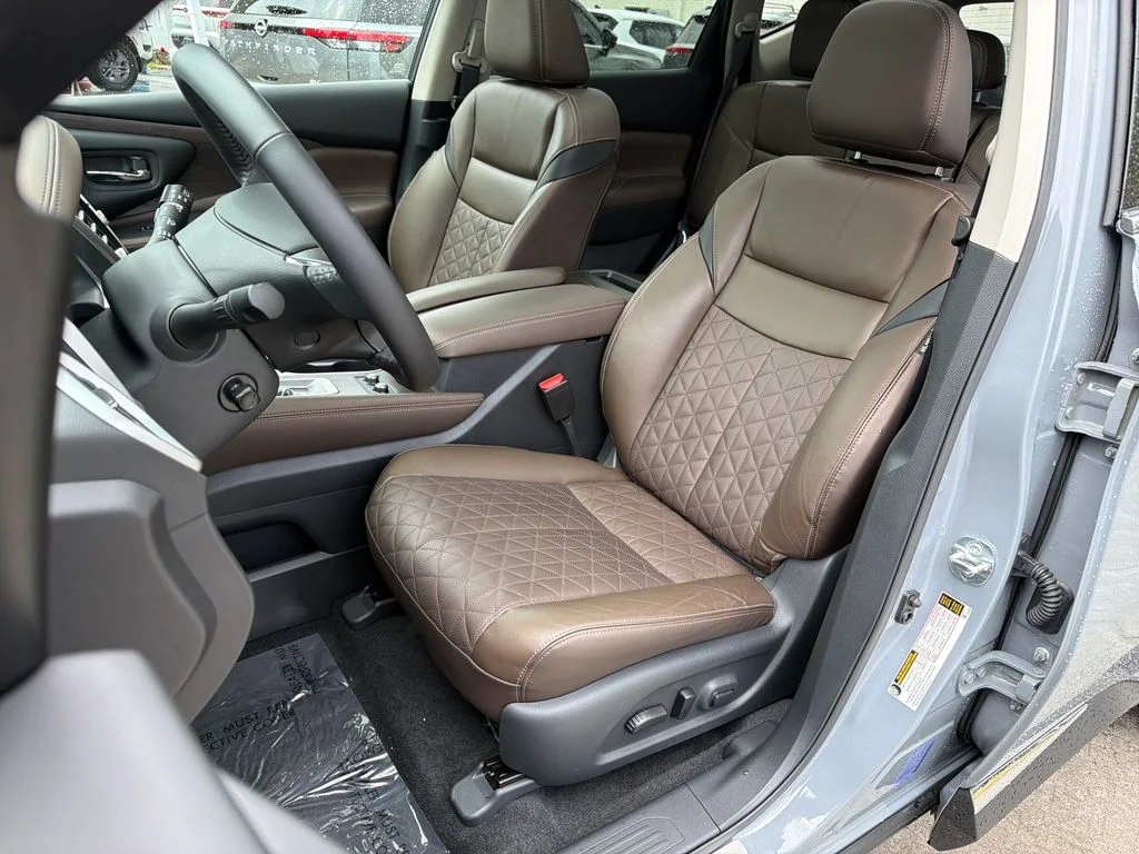 Used 2024 Gray Nissan Platinum image 33