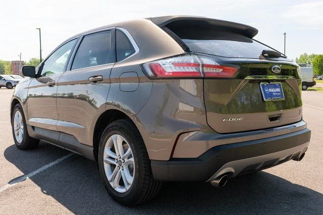 Used 2019 Gray Ford SEL image 8