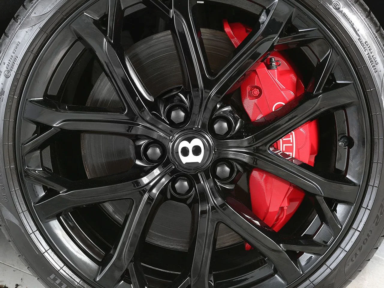 Used 2023  Bentley Speed image 6