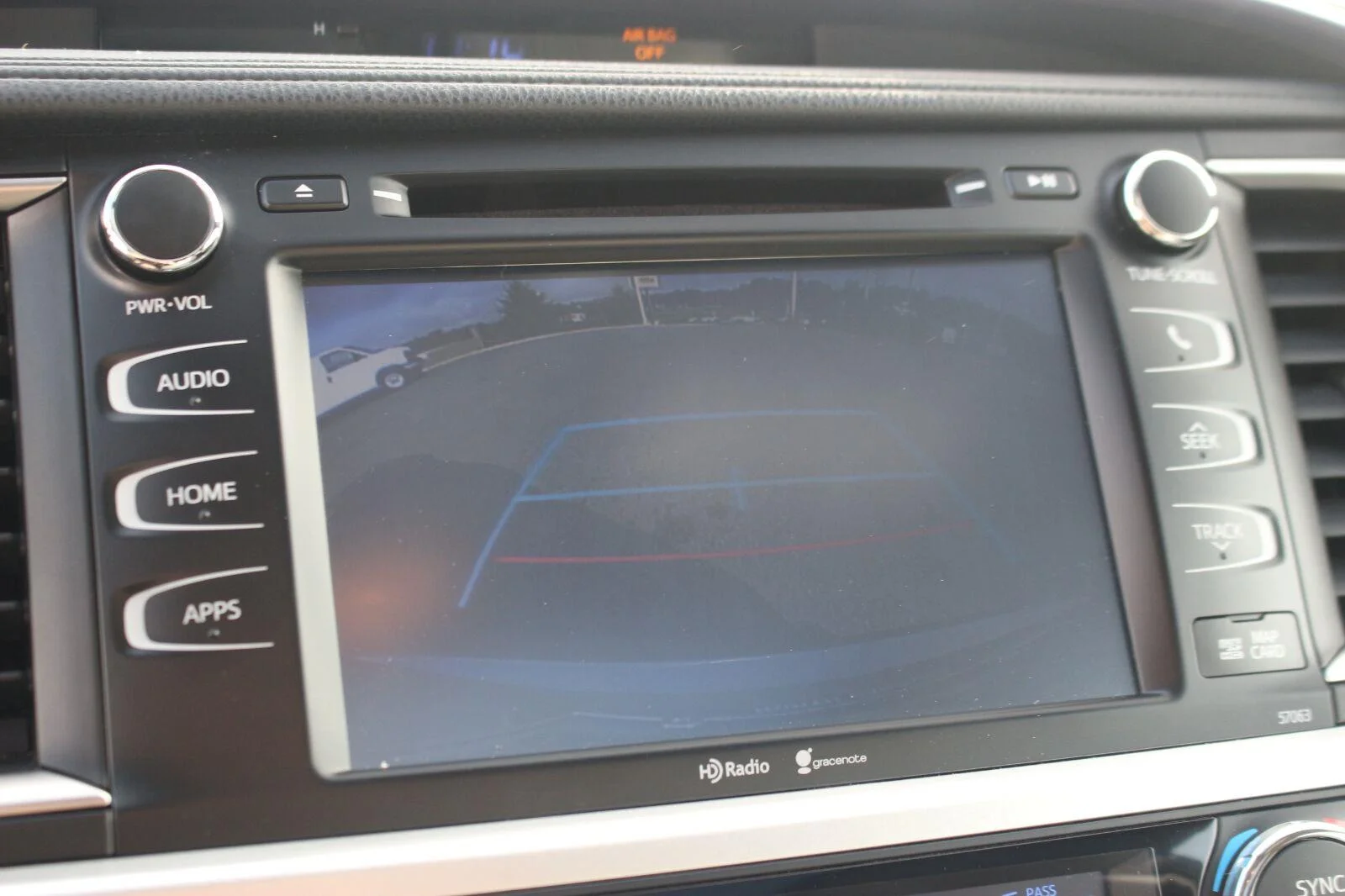 Used 2015  Toyota XLE image 23