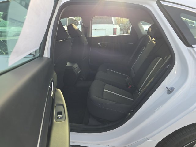 Used 2026 White Hyundai SEL Sport image 21