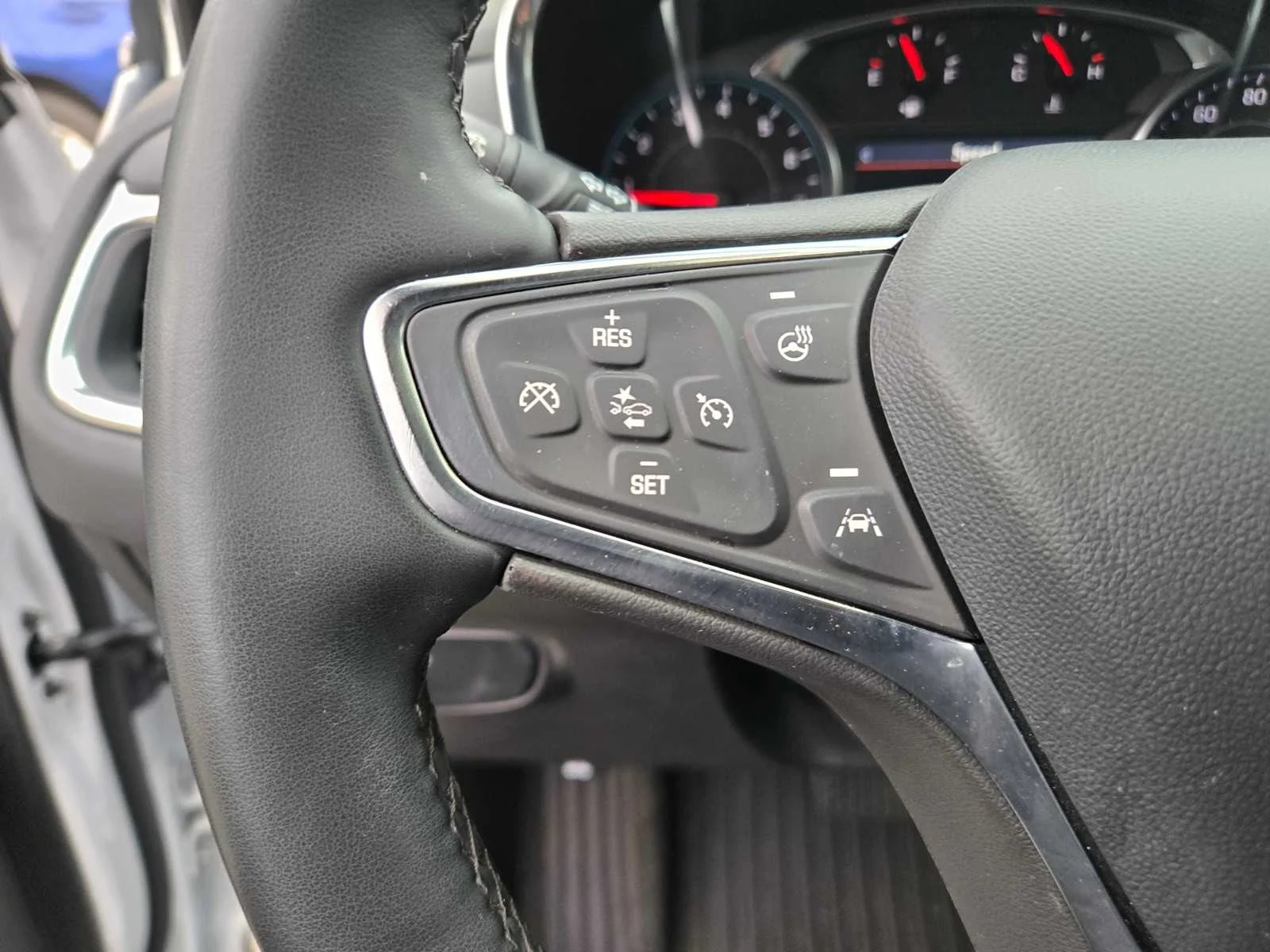 Used 2024 Summit White Chevrolet LT image 25