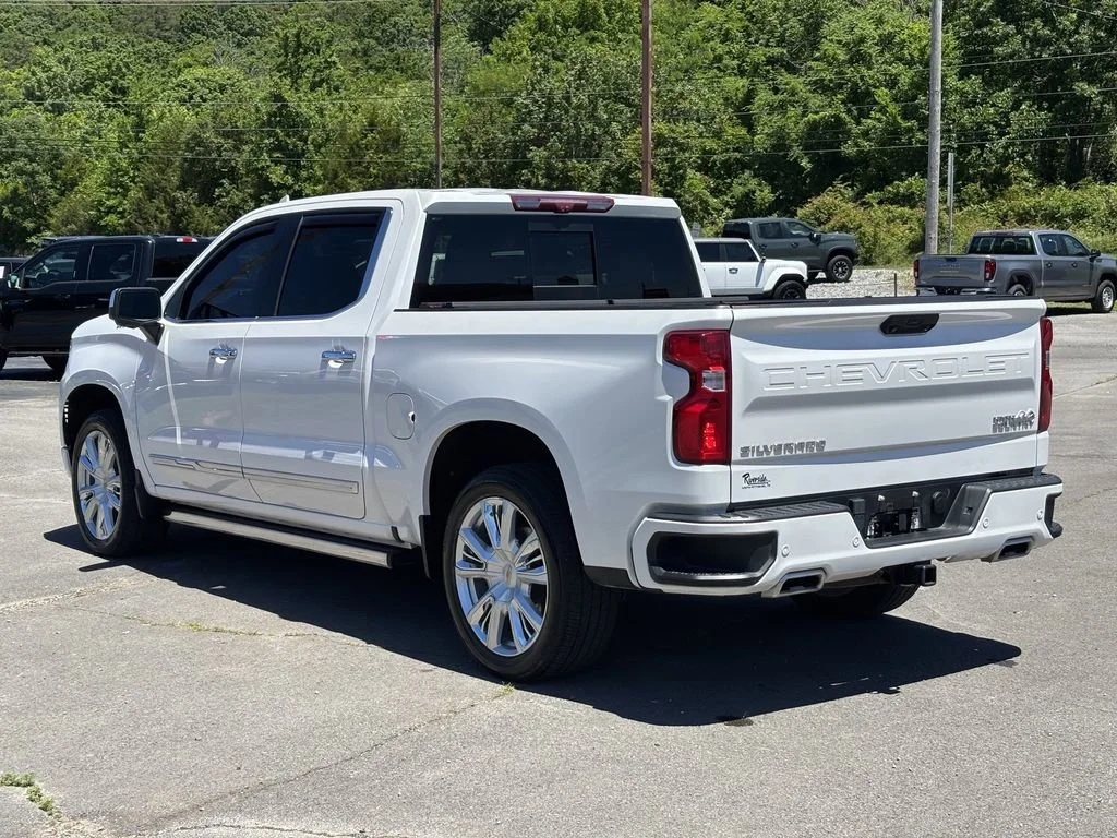 Used 2023 Iridescent Pearl Tricoat Chevrolet High Country image 9