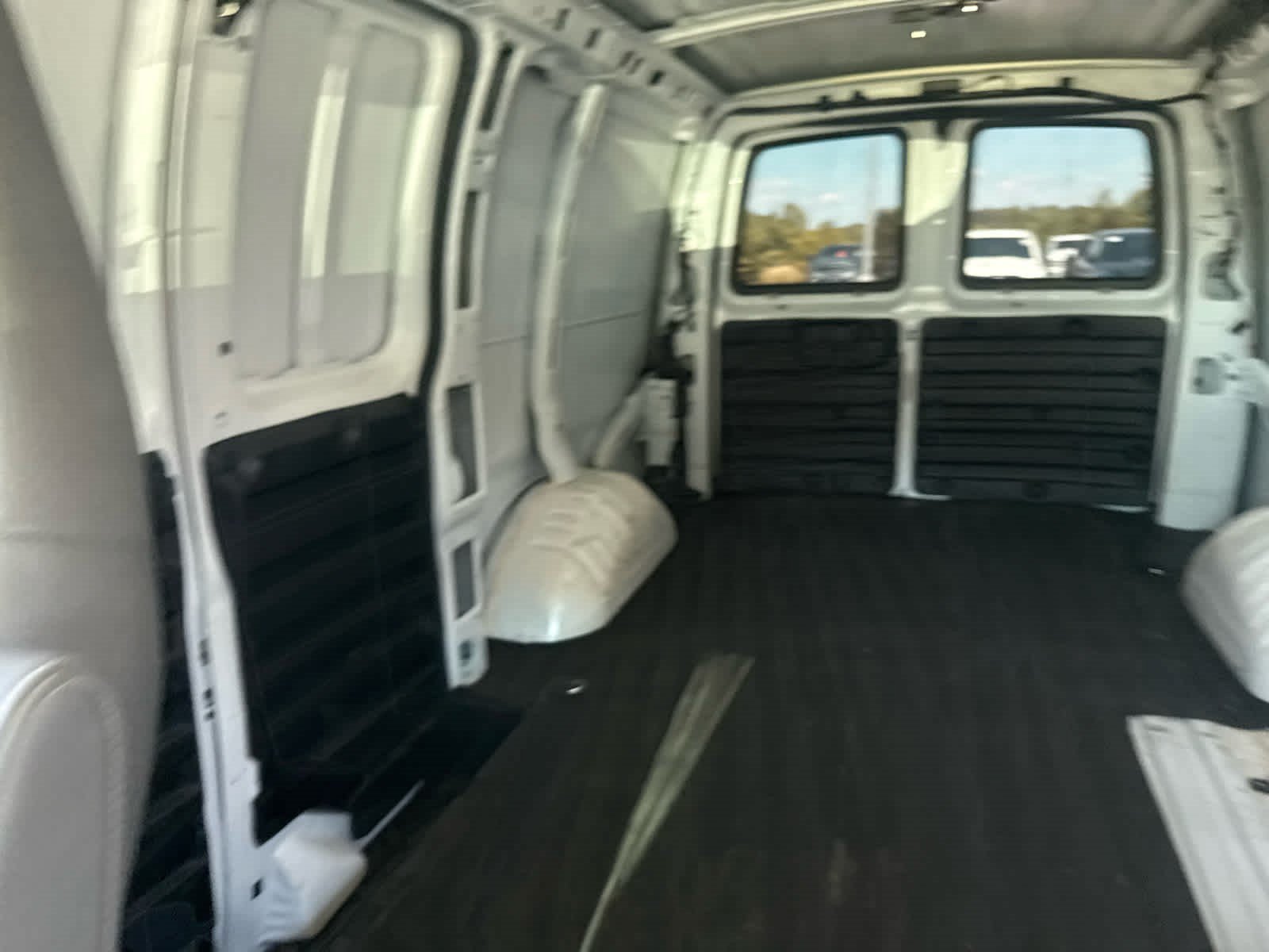 Used 2017 Summit White Chevrolet  image 4