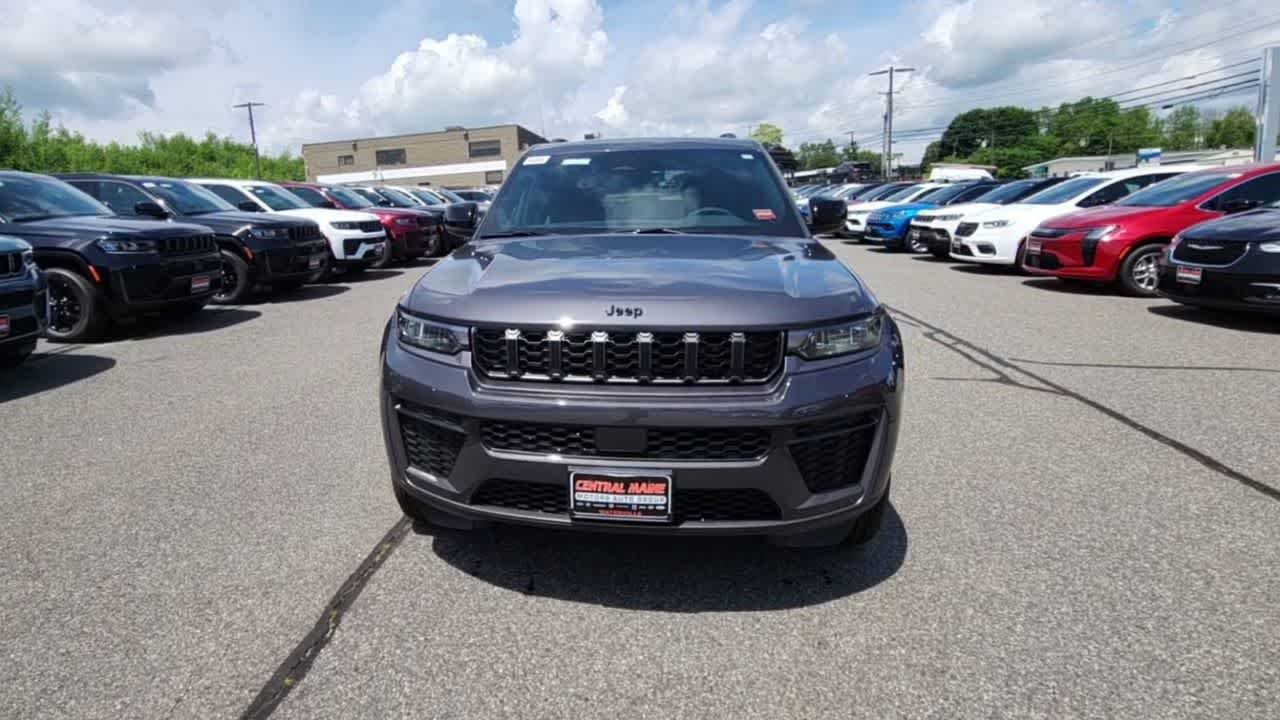 New 2026 Baltic Gray Metallic Clear-Coat Exterior Paint Jeep Laredo Altitude image 3