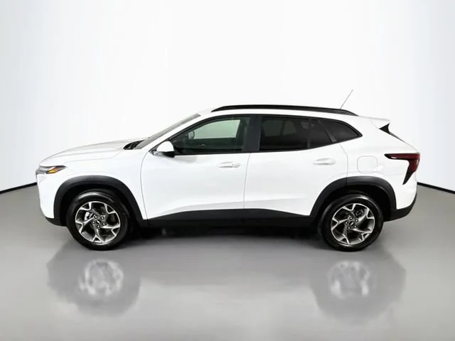 New 2026 Summit White Chevrolet LT image 4