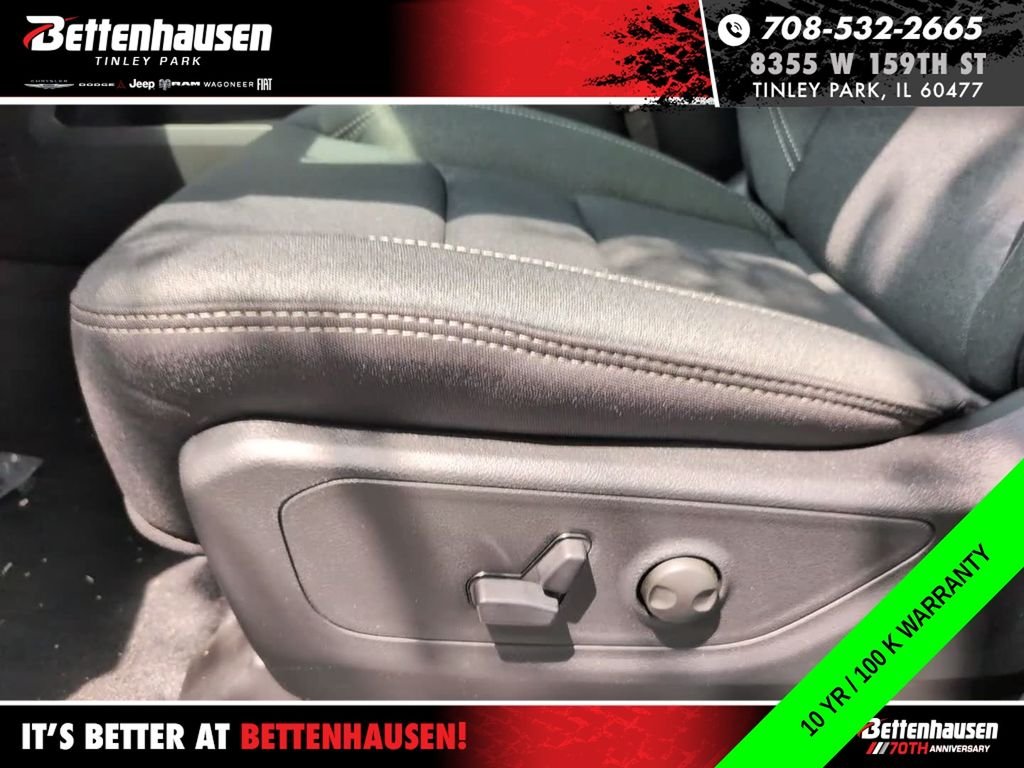 New 2026 Diamond Black Crystal Pearl-Coat Exterior Paint RAM Big Horn/Lone Star image 15