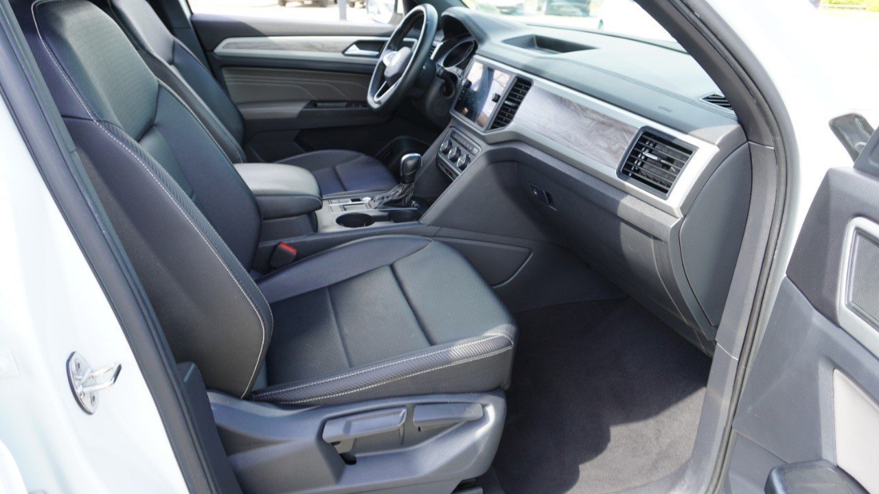 Used 2021 White Volkswagen 2.0T SE w/Technology image 14